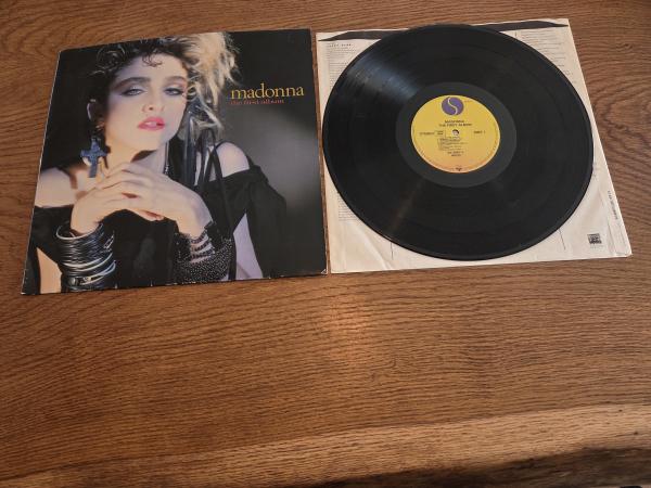 Madonna-The First Album 1983 Sire Records 923867-1 Deutsche Pressung NM/VG+